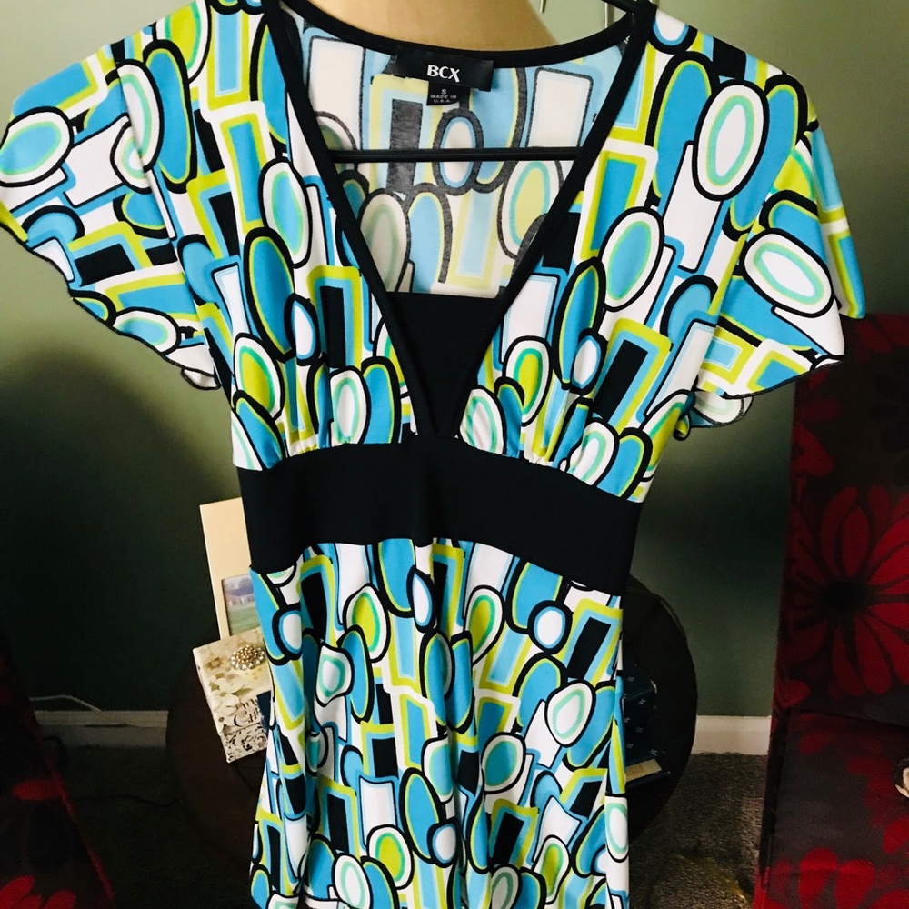 Business casual top. Geometric designs